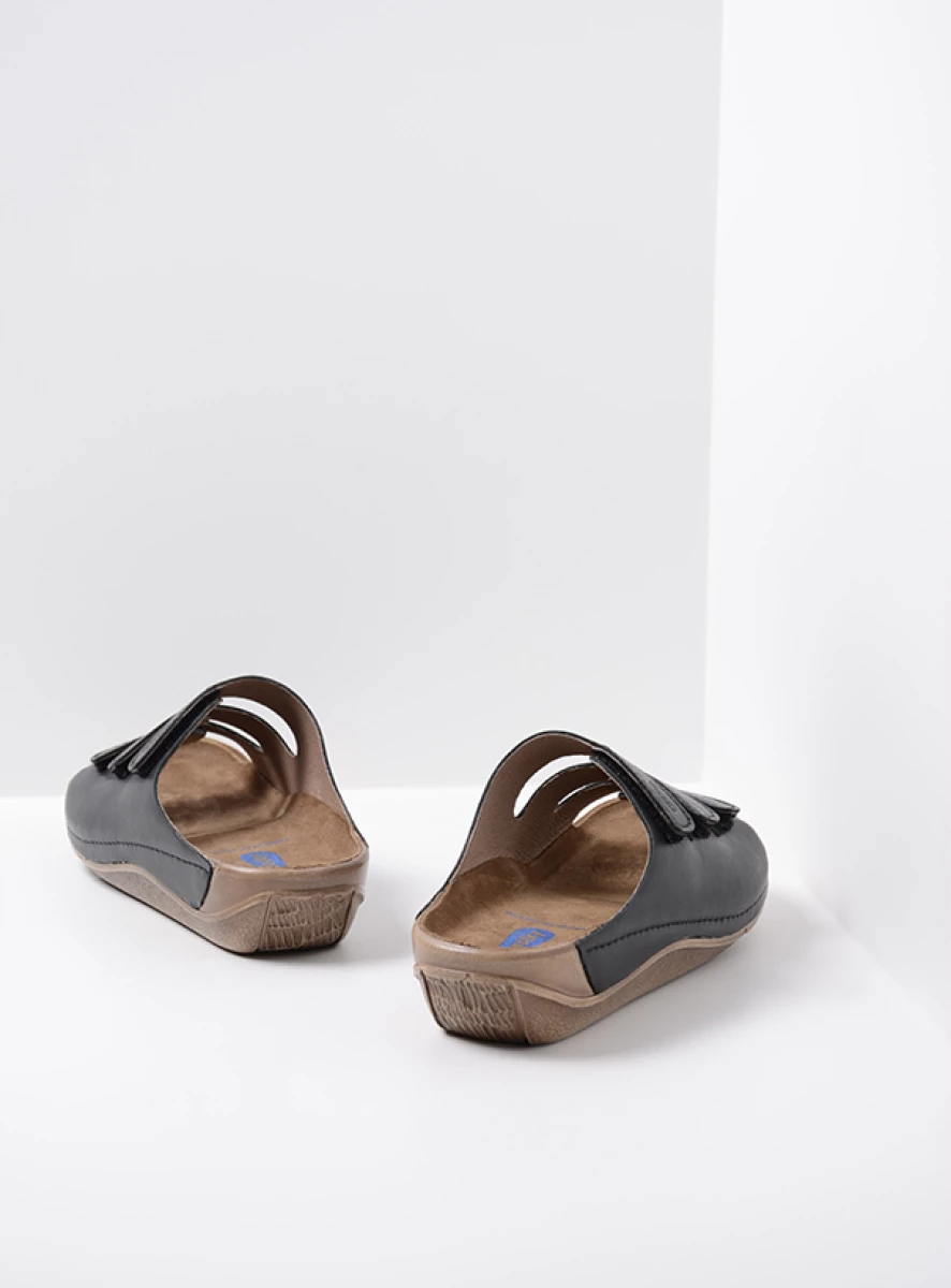 Wolky Slippers 00532 Nomad 50000 zwart geolied leer