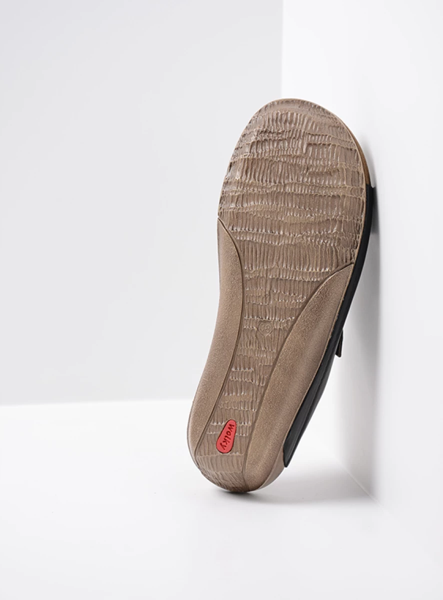 Wolky Slippers 00532 Nomad 50000 zwart geolied leer