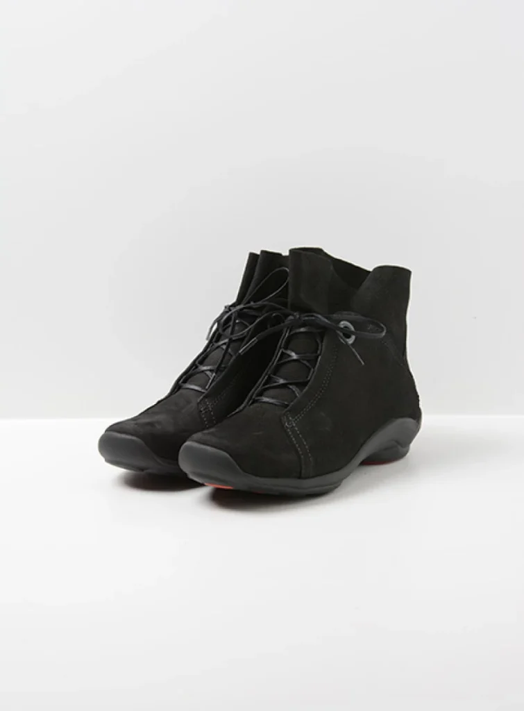 Wolky Hoge veterschoenen 01657 Diana 11000 zwart nubuck