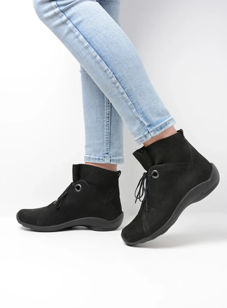 Wolky Hoge veterschoenen 01657 Diana 11000 zwart nubuck