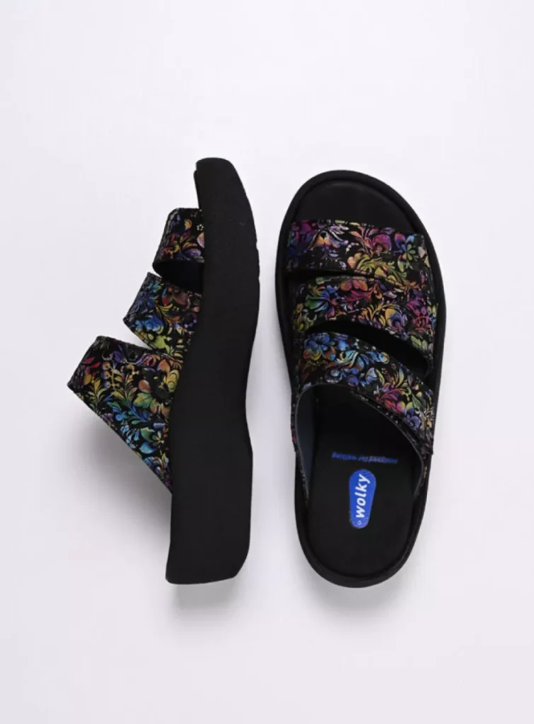 Wolky Slippers 03207 Aporia 47999 zwart/multi flower nubuck