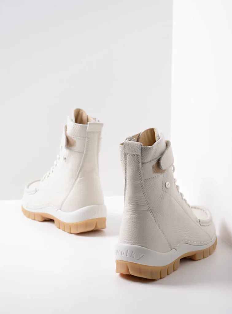 Wolky Hoge veterschoenen 04738 Reach 71120 creme wit leer