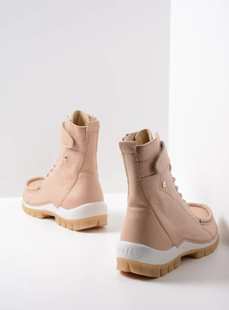 Wolky Hoge veterschoenen 04738 Reach 71145 lichtbeige leer