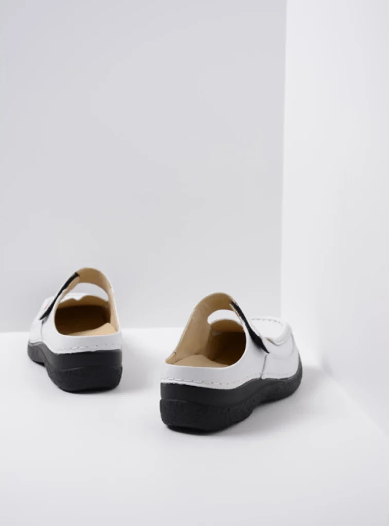 Wolky Slippers 06227 Roll Slipper 70100 wit/zwart leer