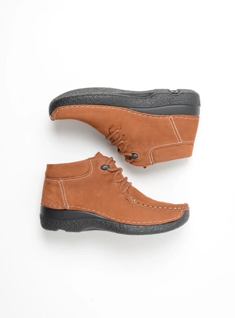 Wolky Hoge veterschoenen 06253 Seamy Moc 11430 cognac nubuck