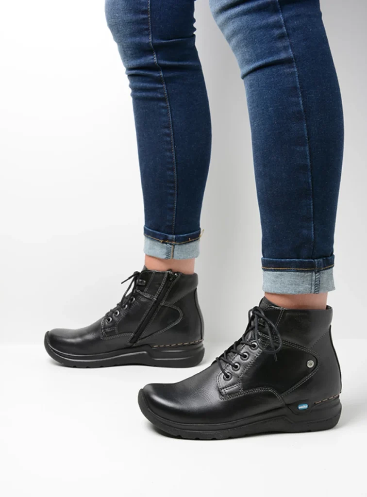 Wolky Hoge veterschoenen 06612 Whynot 24000 zwart leer