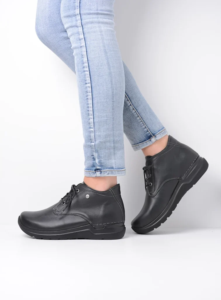 Wolky Hoge veterschoenen 06618 Truth HV 24000 zwart leer